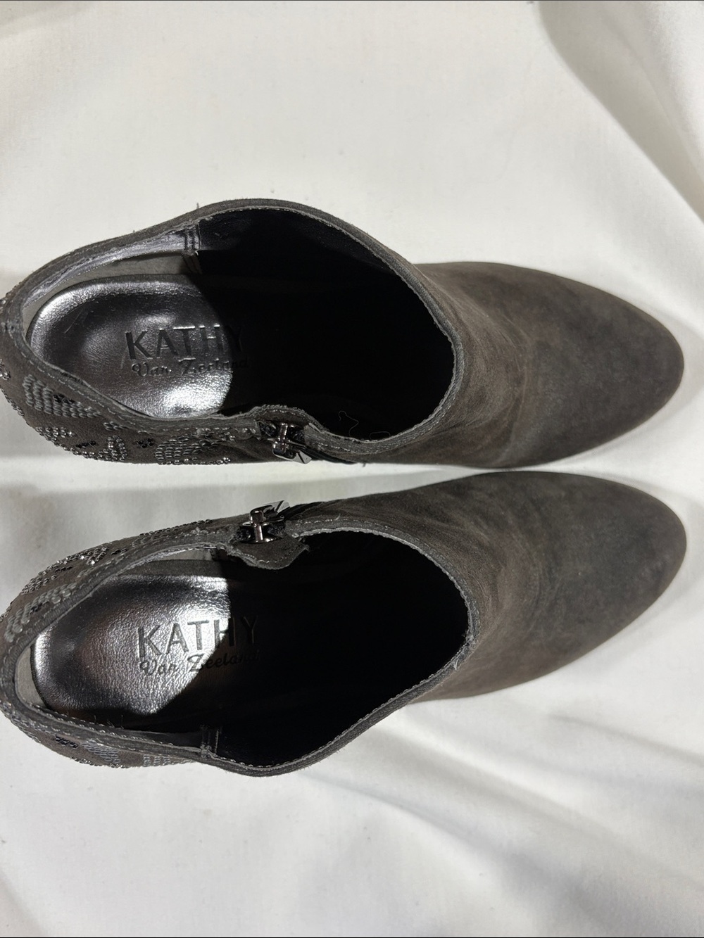 NWT Kathy Van Zeeland Women’s Charcoal Suede Ankle Boots 3” heels 7.5 - Picture 13 of 15
